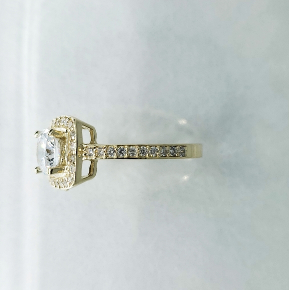 14KT Gold Elegant Round CZ Ring - Picture 5 of 11